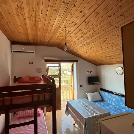 Domus Aurea Velipojë