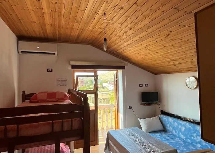Domus Aurea Velipojë