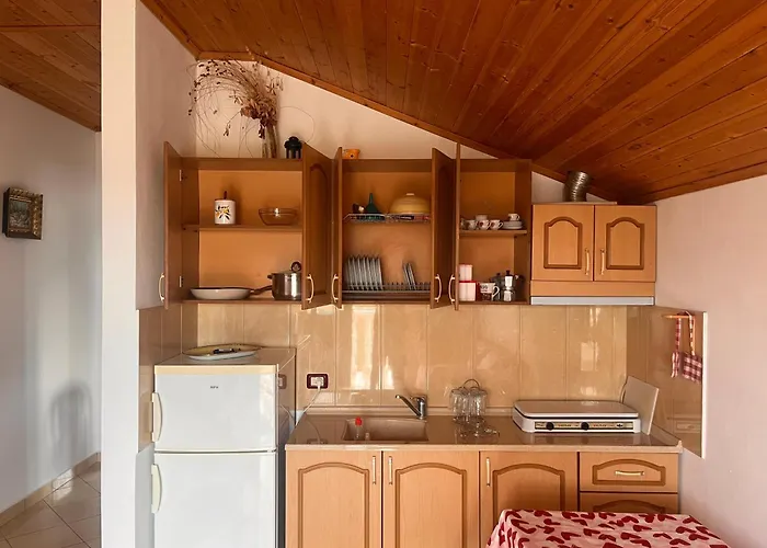 Domus Aurea Aparthotel Velipoje