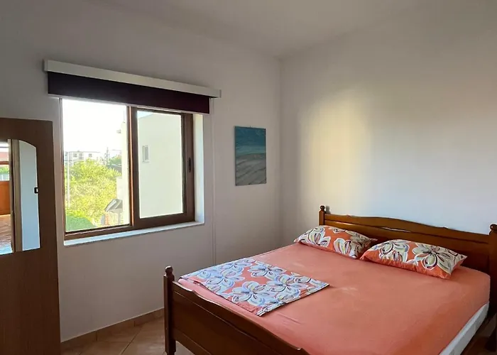 Domus Aurea Aparthotel Velipoje